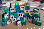 将图片加载到图库查看器，Pushable Little Guy Cubes
