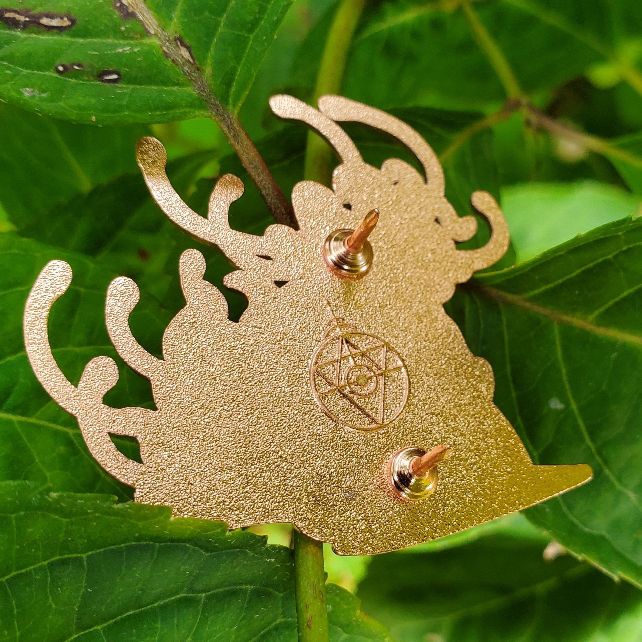 spider lily pin Overgrowth